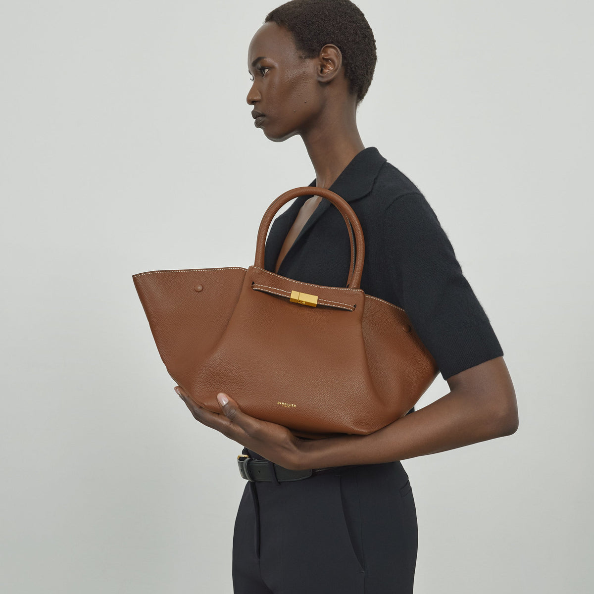 The Midi New York - tan small grain ecru stitching -