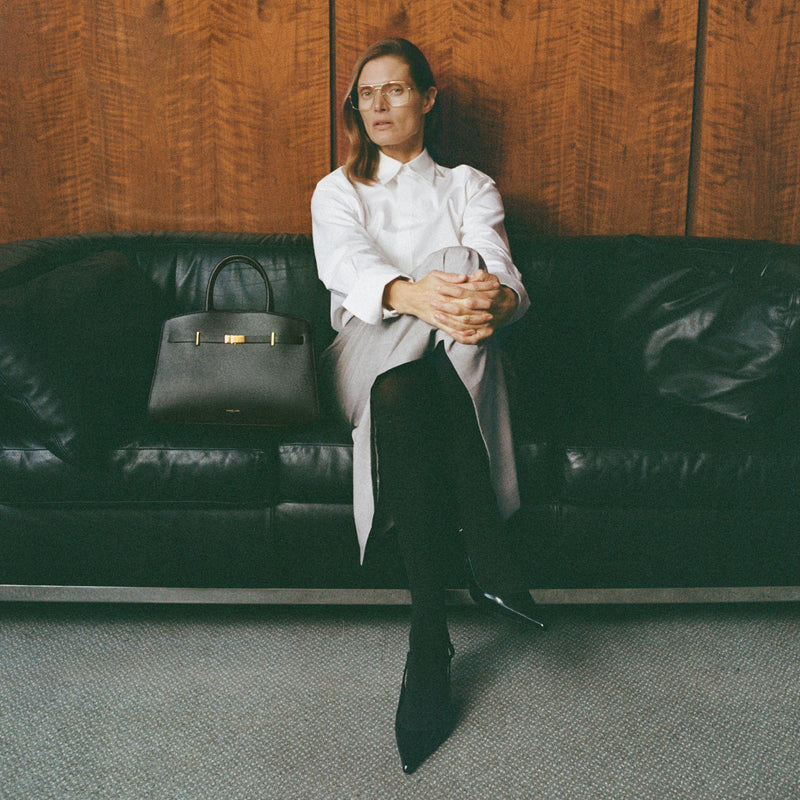 The Midi Hudson - black small grain -