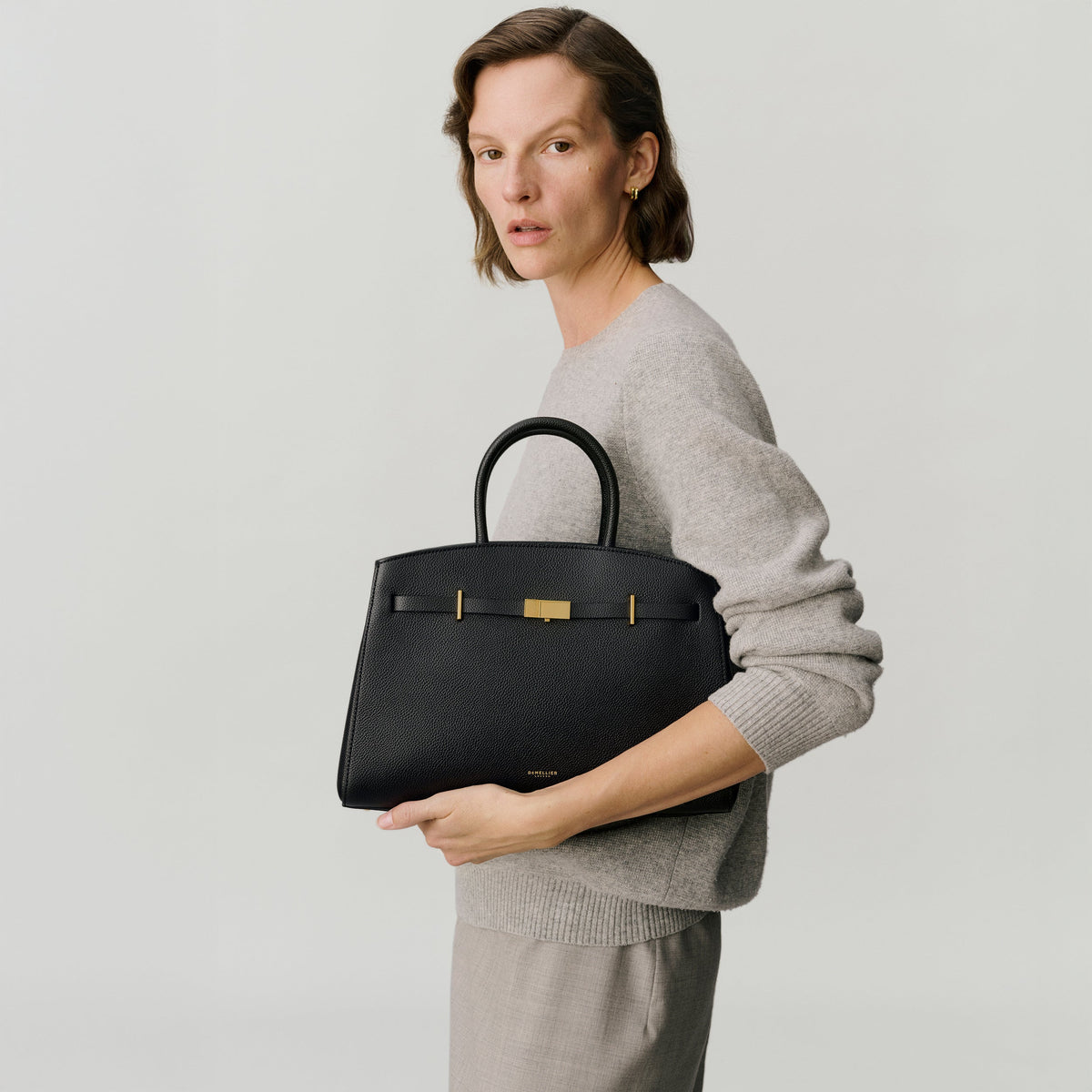 The Midi Hudson - black small grain -