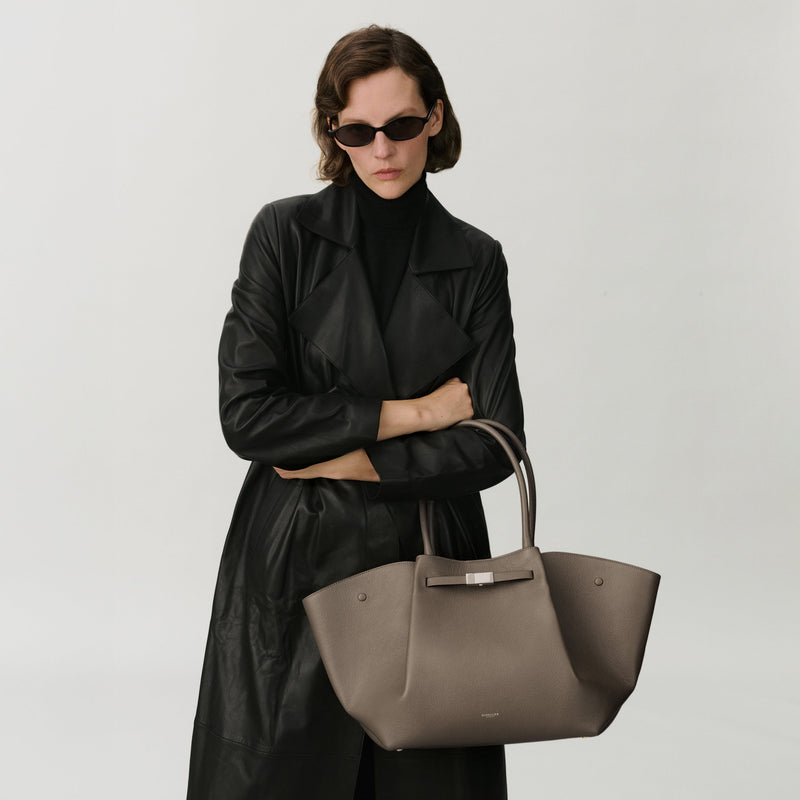 The New York - dark taupe small grain -