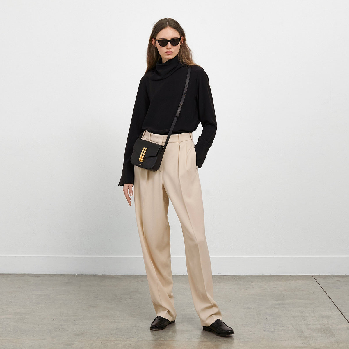 The Small Vancouver - black suede & black smooth enamel lock -