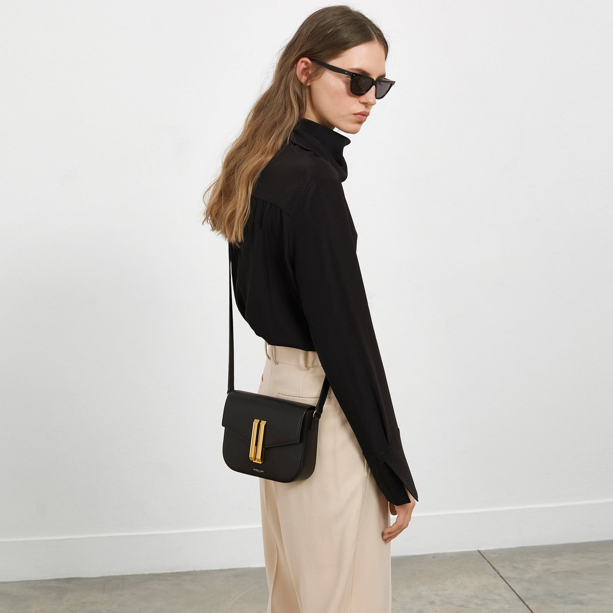 The Small Vancouver - black suede & black smooth enamel lock -